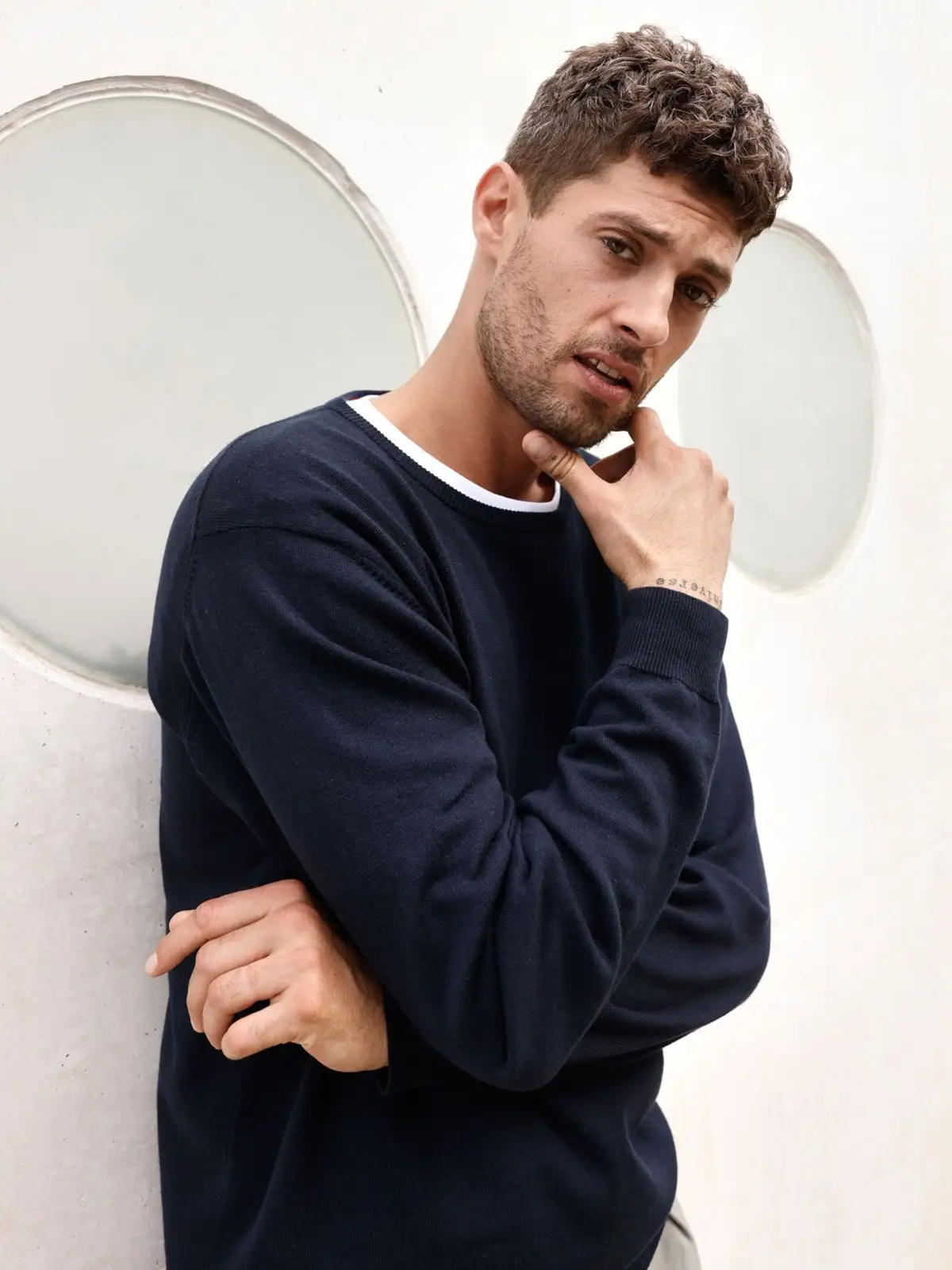 Mens' Round-Neck Pullover